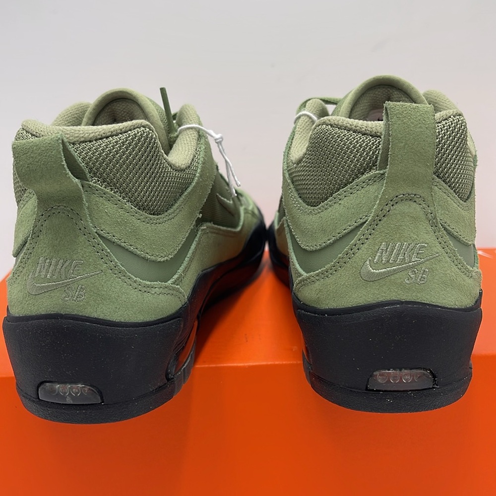 Nike Men’s Green Retro-Inspired Sneakers with Rugged Sole - Picture 13 of 16